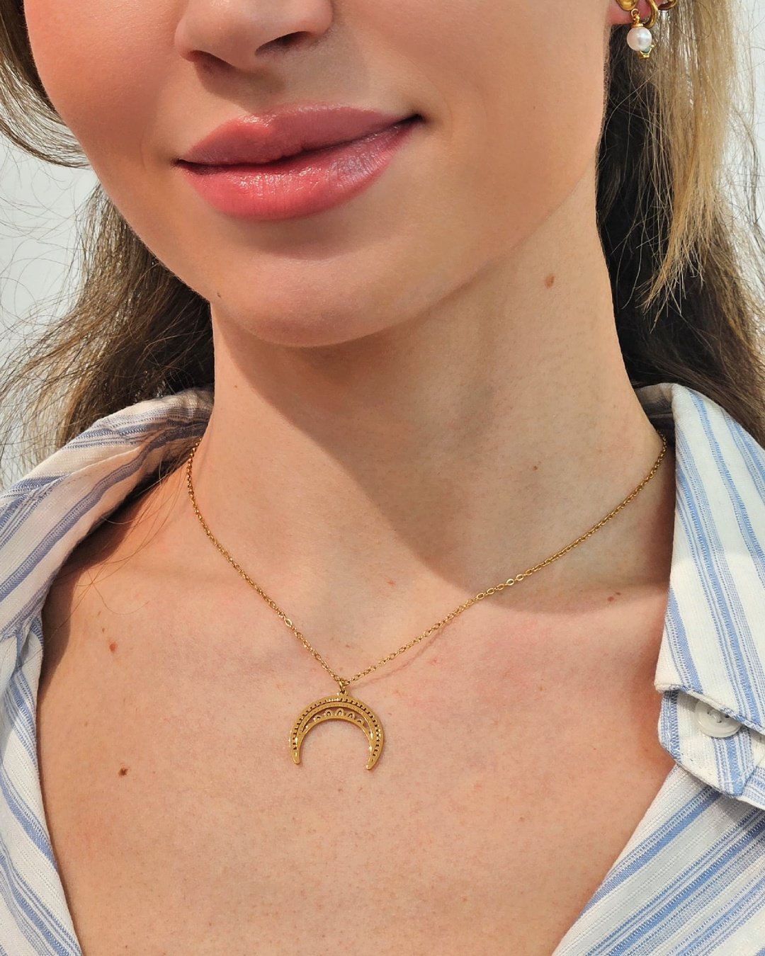 Collar Acero Luna Invertida Labrada